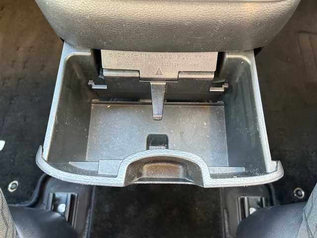 日産 セレナ ハイウェイスター V 東京都 2022(令4)年 1.7万km ブリリアントホワイトパール 2トーン 純正ナビ/(フルセグTV/Bluetooth/CD/DVD/Blu-ray/SD)/全方位カメラ/プロパイロット/両側パワースライドドア/ハンズフリーセンサー/フリップダウンモニター/ETC/ドライブレコーダー/車線逸脱防止支援システム/後側方衝突防止支援システム/エマージェンシーブレーキ/ブラインドスポットモニター/デジタルインナーミラー/スペアキー1本/後部座席テーブル/純正フロアマット/保証書/取扱説明書