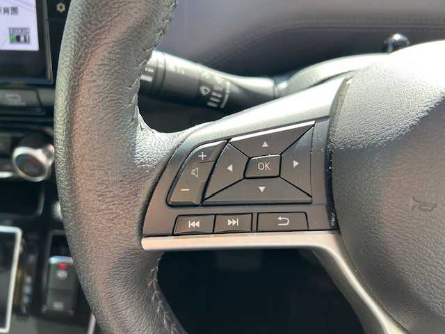 日産 セレナ ハイウェイスター V 東京都 2022(令4)年 1.7万km ブリリアントホワイトパール 2トーン 純正ナビ/(フルセグTV/Bluetooth/CD/DVD/Blu-ray/SD)/全方位カメラ/プロパイロット/両側パワースライドドア/ハンズフリーセンサー/フリップダウンモニター/ETC/ドライブレコーダー/車線逸脱防止支援システム/後側方衝突防止支援システム/エマージェンシーブレーキ/ブラインドスポットモニター/デジタルインナーミラー/スペアキー1本/後部座席テーブル/純正フロアマット/保証書/取扱説明書