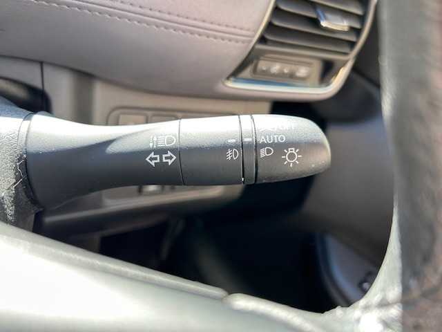 日産 セレナ ハイウェイスター V 東京都 2022(令4)年 1.7万km ブリリアントホワイトパール 2トーン 純正ナビ/(フルセグTV/Bluetooth/CD/DVD/Blu-ray/SD)/全方位カメラ/プロパイロット/両側パワースライドドア/ハンズフリーセンサー/フリップダウンモニター/ETC/ドライブレコーダー/車線逸脱防止支援システム/後側方衝突防止支援システム/エマージェンシーブレーキ/ブラインドスポットモニター/デジタルインナーミラー/スペアキー1本/後部座席テーブル/純正フロアマット/保証書/取扱説明書