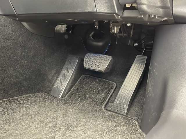 トヨタ カムリ WS 千葉県 2019(平31)年 1.2万km プラチナホワイトパールマイカ ブラインドスポットモニター/パドルシフト/純正ナビ（ＢＴ／ＤＶＤ／ＣＤ／ＴＶ）/ビルトインＥＴＣ/バックカメラ/レーンキープ/オートライト/オートハイビーム/ＬＥＤヘッドライト/プッシュスタート/スマートキー/ドライブレコーダー/ハーフレザーシート/純正AW