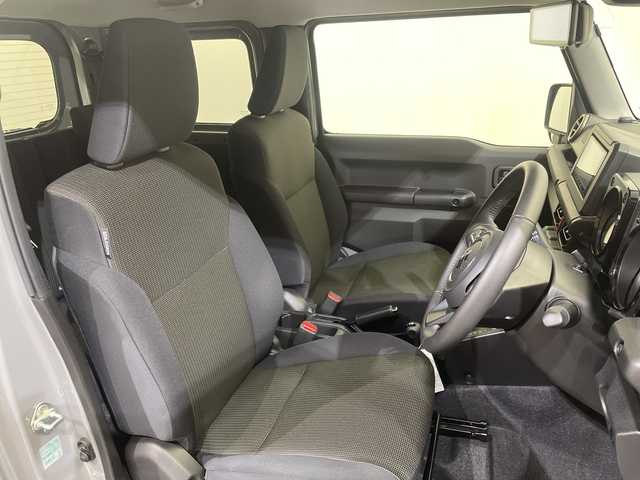 スズキ ジムニー シエラ JC 愛媛県 2025(令7)年 0.5万km ミディアムグレー ダムドlittle G. フロントグリル/ダムドlittle G. フロントバンパー/ダムドlittle G. オーバーフェンダー/ダムドlittle G. リアバンパー/背面ハードタイヤカバー/サイドメッキモール/デジタルインナーミラー//社外ナビ　ダムドトリムＧグリル＆バンパー　デジタルインナーミラー　ＥＴＣ　クルーズコントロール　コーナーセンサー　レーンアシスト　衝突被害軽減ブレーキ　バックカメラ　背面タイヤ　禁煙車