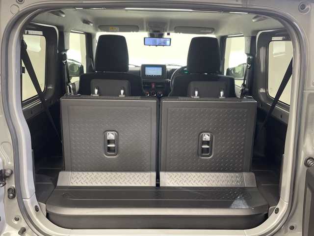 スズキ ジムニー シエラ JC 愛媛県 2025(令7)年 0.5万km ミディアムグレー ダムドlittle G. フロントグリル/ダムドlittle G. フロントバンパー/ダムドlittle G. オーバーフェンダー/ダムドlittle G. リアバンパー/背面ハードタイヤカバー/サイドメッキモール/デジタルインナーミラー//社外ナビ　ダムドトリムＧグリル＆バンパー　デジタルインナーミラー　ＥＴＣ　クルーズコントロール　コーナーセンサー　レーンアシスト　衝突被害軽減ブレーキ　バックカメラ　背面タイヤ　禁煙車