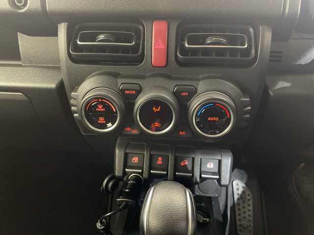 スズキ ジムニー シエラ JC 愛媛県 2025(令7)年 0.5万km ミディアムグレー ダムドlittle G. フロントグリル/ダムドlittle G. フロントバンパー/ダムドlittle G. オーバーフェンダー/ダムドlittle G. リアバンパー/背面ハードタイヤカバー/サイドメッキモール/デジタルインナーミラー//社外ナビ　ダムドトリムＧグリル＆バンパー　デジタルインナーミラー　ＥＴＣ　クルーズコントロール　コーナーセンサー　レーンアシスト　衝突被害軽減ブレーキ　バックカメラ　背面タイヤ　禁煙車