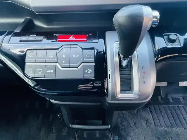 ホンダ ステップワゴン スパーダ S 岡山県 2014(平26)年 10万km プレミアムスパークルブラックパール (株)IDOMが運営する【じしゃロン岡山店】の自社ローン専用車両です。こちらは現金またはオートローンご利用時の価格です。 自社ローンご希望の方は別途その旨お申し付け下さい/・社外ナビゲーション/・バックカメラ/・片側電動スライドドア/・ＥＴＣ/・シートカバー