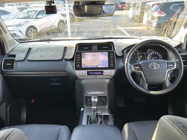 トヨタ ランドクルーザー プラド TX Lパッケージ 石川県 2022(令4)年 4.3万km ホワイトパールクリスタルシャイン サンルーフ/ベージュ革シート/メーカーOPナビ/全方位カメラ（フロント/サイド/リア）/プリクラッシュセーフティ/レーダークルーズコントロール/レーンキープアシスト/パーキングサポートブレーキ/社外足回り/・リフトアップ/ビルトインETC2.0/前後ドライブレコーダー/エアシート/シートヒーター/オートライト/オートハイビーム/LEDヘッドライト/プッシュスタート/ウッドコンビステアリング/ステアリングスイッチ/オートドアミラー/ウィンカーミラー/フロアマット/ドアバイザー