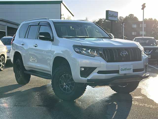 トヨタ ランドクルーザー プラド TX Lパッケージ 石川県 2022(令4)年 4.3万km ホワイトパールクリスタルシャイン サンルーフ/ベージュ革シート/メーカーOPナビ/全方位カメラ（フロント/サイド/リア）/プリクラッシュセーフティ/レーダークルーズコントロール/レーンキープアシスト/パーキングサポートブレーキ/社外足回り/・リフトアップ/ビルトインETC2.0/前後ドライブレコーダー/エアシート/シートヒーター/オートライト/オートハイビーム/LEDヘッドライト/プッシュスタート/ウッドコンビステアリング/ステアリングスイッチ/オートドアミラー/ウィンカーミラー/フロアマット/ドアバイザー