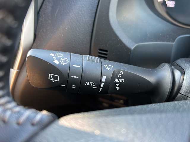 トヨタ ランドクルーザー プラド TX Lパッケージ 石川県 2022(令4)年 4.3万km ホワイトパールクリスタルシャイン サンルーフ/ベージュ革シート/メーカーOPナビ/全方位カメラ（フロント/サイド/リア）/プリクラッシュセーフティ/レーダークルーズコントロール/レーンキープアシスト/パーキングサポートブレーキ/社外足回り/・リフトアップ/ビルトインETC2.0/前後ドライブレコーダー/エアシート/シートヒーター/オートライト/オートハイビーム/LEDヘッドライト/プッシュスタート/ウッドコンビステアリング/ステアリングスイッチ/オートドアミラー/ウィンカーミラー/フロアマット/ドアバイザー