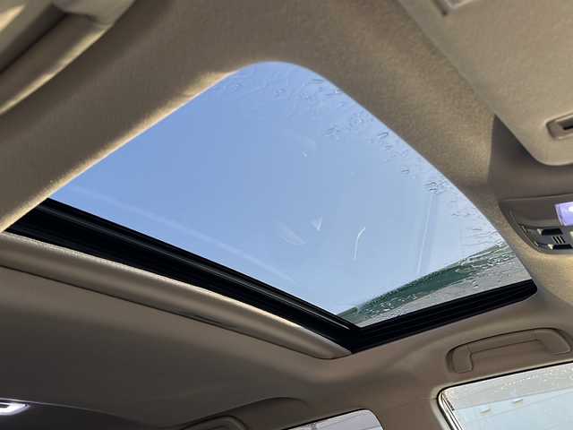 トヨタ ランドクルーザー プラド TX Lパッケージ 石川県 2022(令4)年 4.3万km ホワイトパールクリスタルシャイン サンルーフ/ベージュ革シート/メーカーOPナビ/全方位カメラ（フロント/サイド/リア）/プリクラッシュセーフティ/レーダークルーズコントロール/レーンキープアシスト/パーキングサポートブレーキ/社外足回り/・リフトアップ/ビルトインETC2.0/前後ドライブレコーダー/エアシート/シートヒーター/オートライト/オートハイビーム/LEDヘッドライト/プッシュスタート/ウッドコンビステアリング/ステアリングスイッチ/オートドアミラー/ウィンカーミラー/フロアマット/ドアバイザー