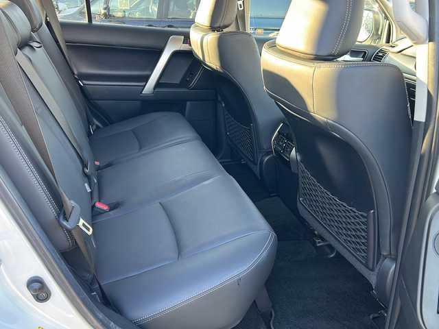 トヨタ ランドクルーザー プラド TX Lパッケージ 石川県 2022(令4)年 4.3万km ホワイトパールクリスタルシャイン サンルーフ/ベージュ革シート/メーカーOPナビ/全方位カメラ（フロント/サイド/リア）/プリクラッシュセーフティ/レーダークルーズコントロール/レーンキープアシスト/パーキングサポートブレーキ/社外足回り/・リフトアップ/ビルトインETC2.0/前後ドライブレコーダー/エアシート/シートヒーター/オートライト/オートハイビーム/LEDヘッドライト/プッシュスタート/ウッドコンビステアリング/ステアリングスイッチ/オートドアミラー/ウィンカーミラー/フロアマット/ドアバイザー