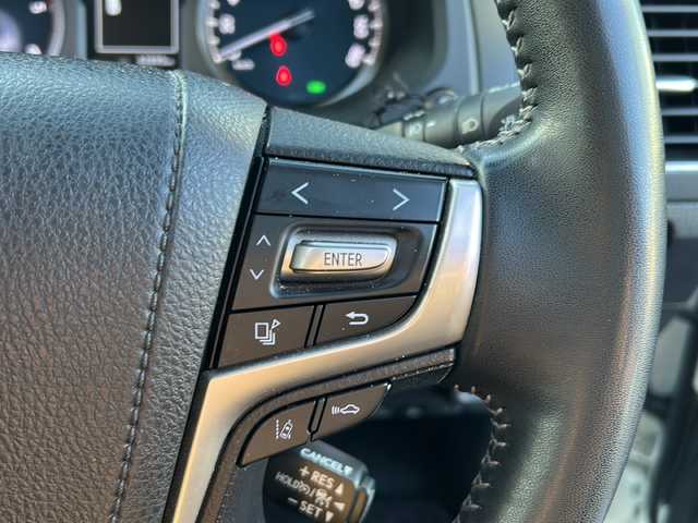 トヨタ ランドクルーザー プラド TX Lパッケージ 石川県 2022(令4)年 4.3万km ホワイトパールクリスタルシャイン サンルーフ/ベージュ革シート/メーカーOPナビ/全方位カメラ（フロント/サイド/リア）/プリクラッシュセーフティ/レーダークルーズコントロール/レーンキープアシスト/パーキングサポートブレーキ/社外足回り/・リフトアップ/ビルトインETC2.0/前後ドライブレコーダー/エアシート/シートヒーター/オートライト/オートハイビーム/LEDヘッドライト/プッシュスタート/ウッドコンビステアリング/ステアリングスイッチ/オートドアミラー/ウィンカーミラー/フロアマット/ドアバイザー