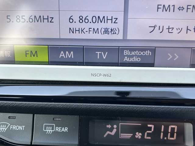 トヨタ アクア S 岡山県 2015(平27)年 8.9万km ブラックマイカ 純正ナビＮＳＣＰ－Ｗ６２　ＢＴ／ＣＤ／フルセグ　バックカメラ　シートヒーター　電格ミラー　オートエアコン　リモコンキー　ＬＥＤ　アイドリングストップ　横滑り防止　純正フロアマット　社外１５インチＡＷ