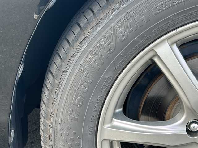トヨタ アクア S 岡山県 2015(平27)年 8.9万km ブラックマイカ 純正ナビＮＳＣＰ－Ｗ６２　ＢＴ／ＣＤ／フルセグ　バックカメラ　シートヒーター　電格ミラー　オートエアコン　リモコンキー　ＬＥＤ　アイドリングストップ　横滑り防止　純正フロアマット　社外１５インチＡＷ