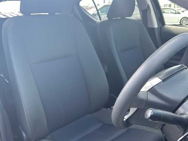トヨタ アクア S 岡山県 2015(平27)年 8.9万km ブラックマイカ 純正ナビＮＳＣＰ－Ｗ６２　ＢＴ／ＣＤ／フルセグ　バックカメラ　シートヒーター　電格ミラー　オートエアコン　リモコンキー　ＬＥＤ　アイドリングストップ　横滑り防止　純正フロアマット　社外１５インチＡＷ