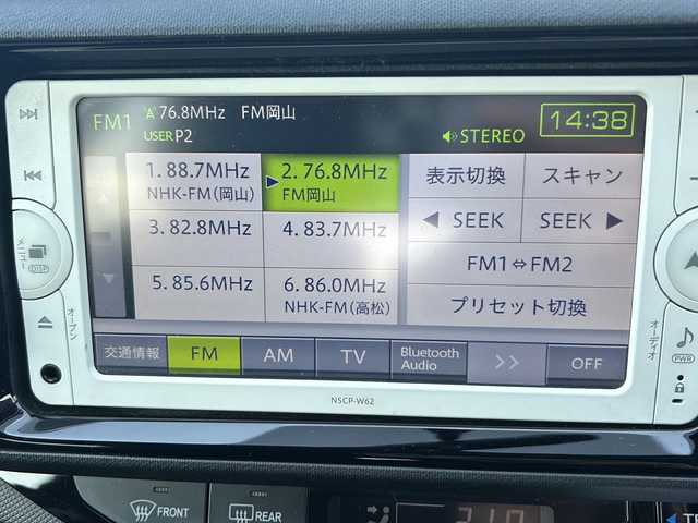 トヨタ アクア S 岡山県 2015(平27)年 8.9万km ブラックマイカ 純正ナビＮＳＣＰ－Ｗ６２　ＢＴ／ＣＤ／フルセグ　バックカメラ　シートヒーター　電格ミラー　オートエアコン　リモコンキー　ＬＥＤ　アイドリングストップ　横滑り防止　純正フロアマット　社外１５インチＡＷ