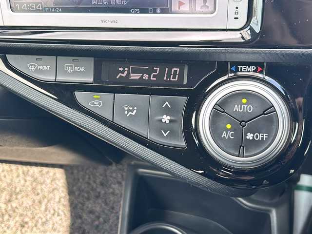 トヨタ アクア S 岡山県 2015(平27)年 8.9万km ブラックマイカ 純正ナビＮＳＣＰ－Ｗ６２　ＢＴ／ＣＤ／フルセグ　バックカメラ　シートヒーター　電格ミラー　オートエアコン　リモコンキー　ＬＥＤ　アイドリングストップ　横滑り防止　純正フロアマット　社外１５インチＡＷ