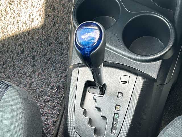 トヨタ アクア S 岡山県 2015(平27)年 8.9万km ブラックマイカ 純正ナビＮＳＣＰ－Ｗ６２　ＢＴ／ＣＤ／フルセグ　バックカメラ　シートヒーター　電格ミラー　オートエアコン　リモコンキー　ＬＥＤ　アイドリングストップ　横滑り防止　純正フロアマット　社外１５インチＡＷ