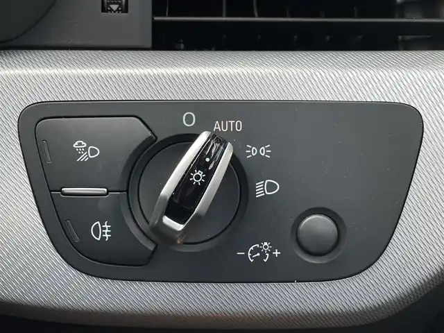 アウディ Ａ４ アバント 1．4TFSIスポーツ 三重県 2018(平30)年 5.4万km グレイシアホワイトメタリック コンビニエンスＰＫＧ　/アシスタンスベーシックＰＫＧ　/ＡＣＣ　/パワーシート　/シートヒーター　/ＬＥＤライト　/バーチャルＣＰ　/アウディプレセンス　/純正１７ＡＷ　/純正ナビ　/バックカメラ　/純正前後ドラレコ/電動リアゲート