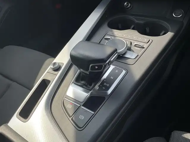 アウディ Ａ４ アバント 1．4TFSIスポーツ 三重県 2018(平30)年 5.4万km グレイシアホワイトメタリック コンビニエンスＰＫＧ　/アシスタンスベーシックＰＫＧ　/ＡＣＣ　/パワーシート　/シートヒーター　/ＬＥＤライト　/バーチャルＣＰ　/アウディプレセンス　/純正１７ＡＷ　/純正ナビ　/バックカメラ　/純正前後ドラレコ/電動リアゲート