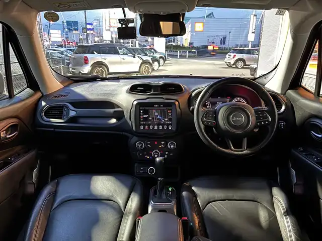 クライスラー・ジープ ジープ レネゲード リミテッド 山梨県 2019(平31)年 4.9万km 黒 後期型/黒革/ACC/純正メモリナビ/バックカメラ/パワーシート/前席シートヒーター/ステアリングヒーター/レーンキープ/衝突軽減ブレーキ/LEDヘッドライト/Bluetooth/USB/純正17インチAW/保証書/取扱説明書/スペアキー