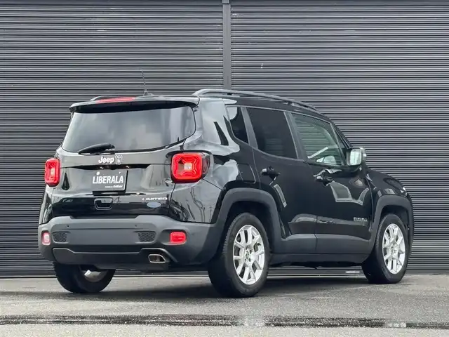 クライスラー・ジープ ジープ レネゲード リミテッド 山梨県 2019(平31)年 4.9万km 黒 後期型/黒革/ACC/純正メモリナビ/バックカメラ/パワーシート/前席シートヒーター/ステアリングヒーター/レーンキープ/衝突軽減ブレーキ/LEDヘッドライト/Bluetooth/USB/純正17インチAW/保証書/取扱説明書/スペアキー