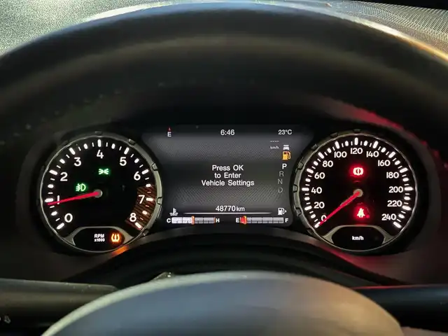 クライスラー・ジープ ジープ レネゲード リミテッド 山梨県 2019(平31)年 4.9万km 黒 後期型/黒革/ACC/純正メモリナビ/バックカメラ/パワーシート/前席シートヒーター/ステアリングヒーター/レーンキープ/衝突軽減ブレーキ/LEDヘッドライト/Bluetooth/USB/純正17インチAW/保証書/取扱説明書/スペアキー