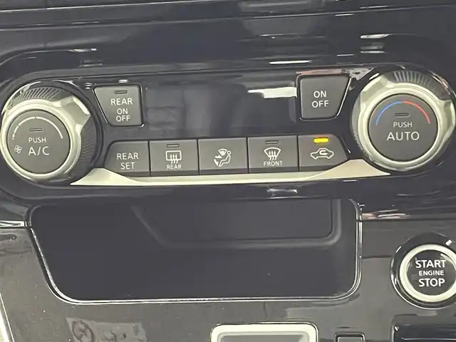 日産 セレナ ハイウェイスター G 熊本県 2020(令2)年 3.2万km ブリリアントホワイトパール 純正10インチナビ（ＣＤ・ＤＶＤ・フルセグ・ＢＴ）/全周囲カメラ　/ビルトインＥＴＣ　/純正前方ドライブレコーダー　/純正11インチフリップダウンモニター/両側パワースライドドア　/前後クリアランスソナー　/プロパイロット　/エマージェンシーブレーキ/ブラインドスポットモニター/レーンキープアシスト/標識認識機能/ふらつき警報機能/横滑り防止/アイドリングストップ/電動パーキングブレーキ/ブレーキホールド/純正フロアマット/純正１６インチAW/オートライト/LEDヘッドライト/スマートキー/プッシュスタート/スペアキー1本/