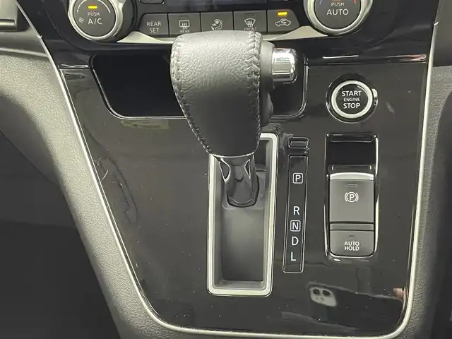 日産 セレナ ハイウェイスター G 熊本県 2020(令2)年 3.2万km ブリリアントホワイトパール 純正10インチナビ（ＣＤ・ＤＶＤ・フルセグ・ＢＴ）/全周囲カメラ　/ビルトインＥＴＣ　/純正前方ドライブレコーダー　/純正11インチフリップダウンモニター/両側パワースライドドア　/前後クリアランスソナー　/プロパイロット　/エマージェンシーブレーキ/ブラインドスポットモニター/レーンキープアシスト/標識認識機能/ふらつき警報機能/横滑り防止/アイドリングストップ/電動パーキングブレーキ/ブレーキホールド/純正フロアマット/純正１６インチAW/オートライト/LEDヘッドライト/スマートキー/プッシュスタート/スペアキー1本/