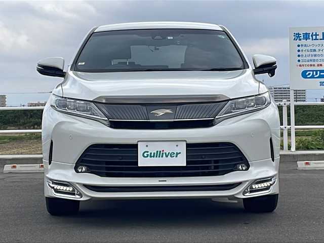 トヨタ ハリアー プレミアム スタイルノアール 佐賀県 2020(令2)年 7.1万km ホワイトパールクリスタルシャイン TRDエアロ/TRDマフラー/ALPINE10型ナビゲーション/・フルセグTV/CD/DVD/Bluetooth/バックカメラ/クリアランスソナー/USBポート/HDMI/電動リアゲート/オートホールド/電子パーキング/ドライブレコーダー/ETC/トヨタセーフティーセンス/・プリクラッシュセーフティ/・レーンディパーチャーアラート/・オートマチックハイビーム/・レーダークルーズコントロール/純正LEDヘッドライト/純正18インチアルミホイール