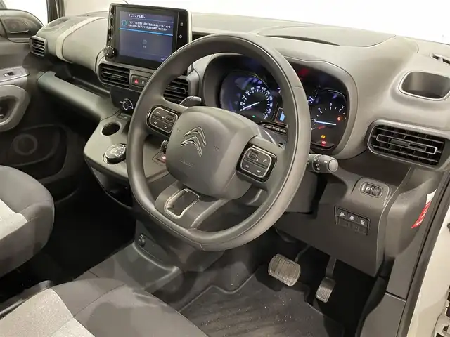 シトロエン ベルランゴ フィール 熊本県 2022(令4)年 3.2万km ブランバンキーズ 純正ディスプレイオーディオ（AppleCarPlay、Bluetooth）/サイドカメラ/バックカメラ/クルーズコントロール/ETC/衝突軽減B/インテリジェントハイビーム/コーナーセンサー/ドライブレコーダー
