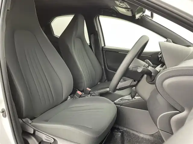 トヨタ ヤリス G 福岡県 2024(令6)年 0.2万km プラチナホワイトパールマイカ 純正ディスプレイオーディオナビ（ＢＴ，フルセグＴＶ）　/全方位カメラ　/ＥＴＣ　/前後ドラレコ　/コーナーセンサー　/衝突被害軽減ブレーキ　/レーンキープ　/ＢＳＭ　/ＲＣＴＡ　/ステアリングリモコン　/純正フロアマット