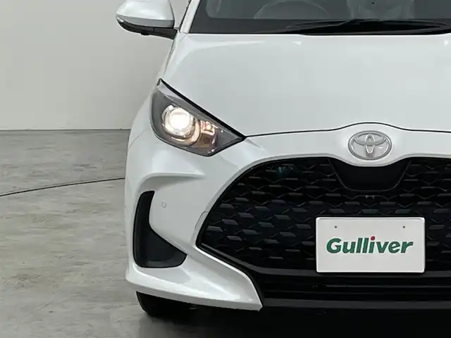 トヨタ ヤリス G 福岡県 2024(令6)年 0.2万km プラチナホワイトパールマイカ 純正ディスプレイオーディオナビ（ＢＴ，フルセグＴＶ）　/全方位カメラ　/ＥＴＣ　/前後ドラレコ　/コーナーセンサー　/衝突被害軽減ブレーキ　/レーンキープ　/ＢＳＭ　/ＲＣＴＡ　/ステアリングリモコン　/純正フロアマット