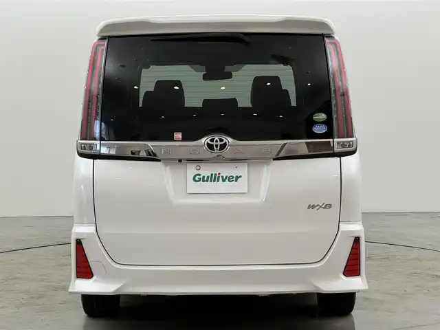 トヨタ ノア Si ダブルバイビー 福岡県 2018(平30)年 7.5万km ホワイトパールクリスタルシャイン ワンオーナー　/純正９型ナビ（フルセグＴＶ）　/バックカメラ　/ビルトインＥＴＣ　/クルーズコントロール　/衝突軽減ブレーキ　/レーンキープ　/先行車発進　/オートマチックハイビーム　/ＭＴモード付き　/両側電動スライドドア　/ハーフレザー　/ＬＥＤヘッドライト　/純正１６インチアルミホイール