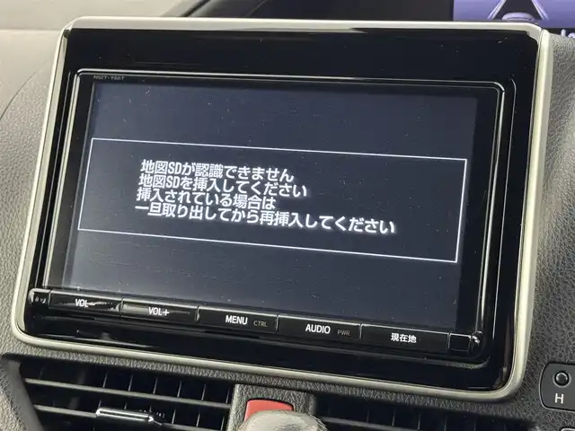 トヨタ ノア Si ダブルバイビー 福岡県 2018(平30)年 7.5万km ホワイトパールクリスタルシャイン ワンオーナー　/純正９型ナビ（フルセグＴＶ）　/バックカメラ　/ビルトインＥＴＣ　/クルーズコントロール　/衝突軽減ブレーキ　/レーンキープ　/先行車発進　/オートマチックハイビーム　/ＭＴモード付き　/両側電動スライドドア　/ハーフレザー　/ＬＥＤヘッドライト　/純正１６インチアルミホイール