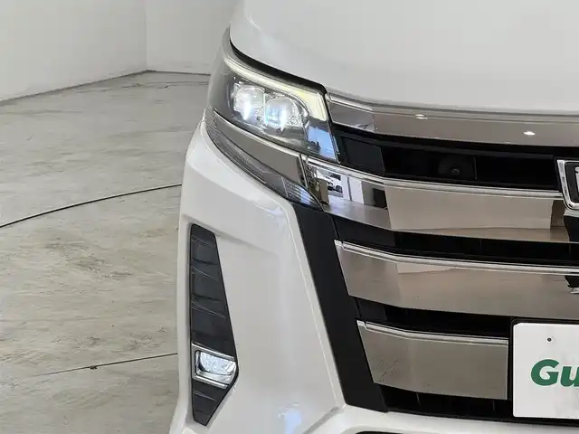 トヨタ ノア Si ダブルバイビー 福岡県 2018(平30)年 7.5万km ホワイトパールクリスタルシャイン ワンオーナー　/純正９型ナビ（フルセグＴＶ）　/バックカメラ　/ビルトインＥＴＣ　/クルーズコントロール　/衝突軽減ブレーキ　/レーンキープ　/先行車発進　/オートマチックハイビーム　/ＭＴモード付き　/両側電動スライドドア　/ハーフレザー　/ＬＥＤヘッドライト　/純正１６インチアルミホイール
