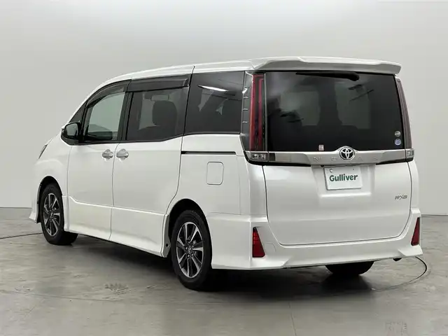 トヨタ ノア Si ダブルバイビー 福岡県 2018(平30)年 7.5万km ホワイトパールクリスタルシャイン ワンオーナー　/純正９型ナビ（フルセグＴＶ）　/バックカメラ　/ビルトインＥＴＣ　/クルーズコントロール　/衝突軽減ブレーキ　/レーンキープ　/先行車発進　/オートマチックハイビーム　/ＭＴモード付き　/両側電動スライドドア　/ハーフレザー　/ＬＥＤヘッドライト　/純正１６インチアルミホイール