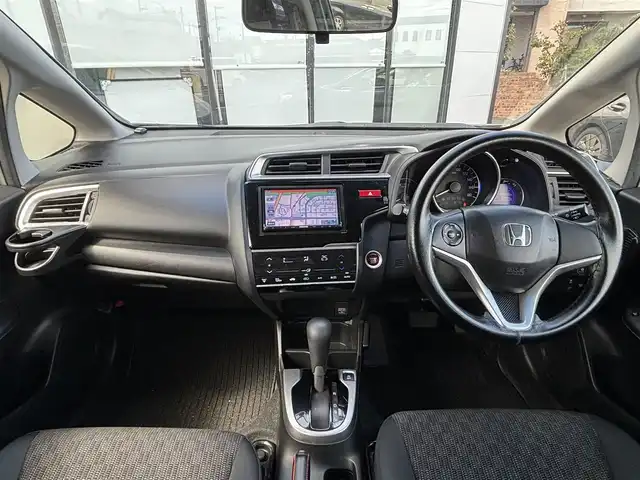 ホンダ フィット 13G Lパッケージ 宮城県 2013(平25)年 10.9万km プレミアムホワイトパール 登録時走行距離108880km/FM・AM・ワンセグTV・CD・DVD・社外ナビ/スペアキーあり/ETC/スマートキー/スターター/アイドリングストップ/プッシュスタート/ウインカーミラー/電動格納ミラー/ドアバイザー/純正フロアマット/社外アルミホイール/カーテンエアバッグ/ECONモード