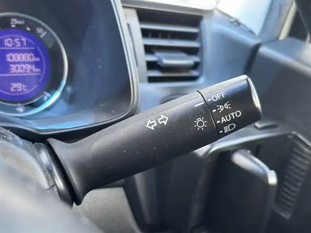 ホンダ フィット 13G Lパッケージ 宮城県 2013(平25)年 10.9万km プレミアムホワイトパール 登録時走行距離108880km/FM・AM・ワンセグTV・CD・DVD・社外ナビ/スペアキーあり/ETC/スマートキー/スターター/アイドリングストップ/プッシュスタート/ウインカーミラー/電動格納ミラー/ドアバイザー/純正フロアマット/社外アルミホイール/カーテンエアバッグ/ECONモード