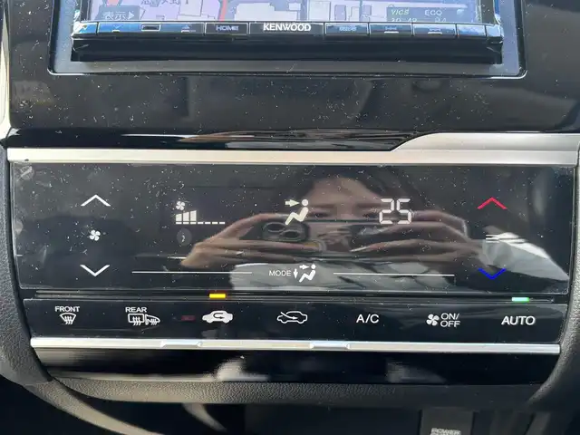 ホンダ フィット 13G Lパッケージ 宮城県 2013(平25)年 10.9万km プレミアムホワイトパール 登録時走行距離108880km/FM・AM・ワンセグTV・CD・DVD・社外ナビ/スペアキーあり/ETC/スマートキー/スターター/アイドリングストップ/プッシュスタート/ウインカーミラー/電動格納ミラー/ドアバイザー/純正フロアマット/社外アルミホイール/カーテンエアバッグ/ECONモード
