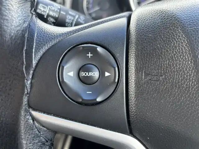 ホンダ フィット 13G Lパッケージ 宮城県 2013(平25)年 10.9万km プレミアムホワイトパール 登録時走行距離108880km/FM・AM・ワンセグTV・CD・DVD・社外ナビ/スペアキーあり/ETC/スマートキー/スターター/アイドリングストップ/プッシュスタート/ウインカーミラー/電動格納ミラー/ドアバイザー/純正フロアマット/社外アルミホイール/カーテンエアバッグ/ECONモード