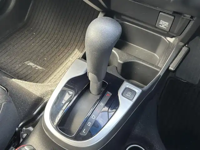 ホンダ フィット 13G Lパッケージ 宮城県 2013(平25)年 10.9万km プレミアムホワイトパール 登録時走行距離108880km/FM・AM・ワンセグTV・CD・DVD・社外ナビ/スペアキーあり/ETC/スマートキー/スターター/アイドリングストップ/プッシュスタート/ウインカーミラー/電動格納ミラー/ドアバイザー/純正フロアマット/社外アルミホイール/カーテンエアバッグ/ECONモード