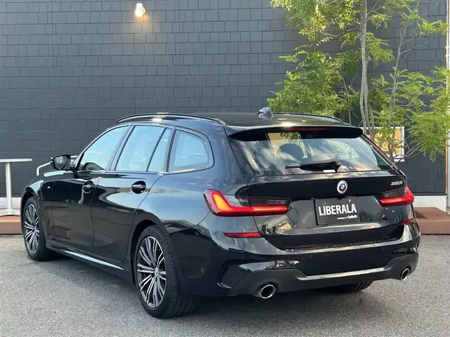 ＢＭＷ ３２０ｉ ツーリング Mスポーツ 滋賀県 2022(令4)年 2.5万km サファイアブラックP ドライビングアシストプロフェッショナル/・ACC(ストップ&ゴー機能付)/・ステアリング&レーンコントロールアシスト/・レーンディパーチャーウォーニング/・レーンチェンジウォーニング/・衝突回避・被害軽減ブレーキ/・クロストラフィックウォーニング(フロント&リヤ)/BMWライブコックピット/・12.3インチ マルチディスプレイメーターパネル/・10.25インチ ワイドコントロールディスプレイ/・HDDナビゲーションシステム/オートマチックテールゲート/コンフォートアクセス/電動フロントシート/フロントシートヒーティング/アダプティブLEDヘッドライト/ハイビームアシスタント/パーキングアシスト/リヤビューカメラ/PDC/オートライト/レインセンサー/自動防眩ルームミラー /アンビエントライト/ワイヤレスチャージング/ルームミラー内蔵ETC　/ドライブレコーダー