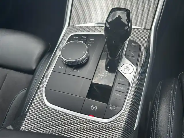 ＢＭＷ ３２０ｉ ツーリング Mスポーツ 滋賀県 2022(令4)年 2.5万km サファイアブラックP ドライビングアシストプロフェッショナル/・ACC(ストップ&ゴー機能付)/・ステアリング&レーンコントロールアシスト/・レーンディパーチャーウォーニング/・レーンチェンジウォーニング/・衝突回避・被害軽減ブレーキ/・クロストラフィックウォーニング(フロント&リヤ)/BMWライブコックピット/・12.3インチ マルチディスプレイメーターパネル/・10.25インチ ワイドコントロールディスプレイ/・HDDナビゲーションシステム/オートマチックテールゲート/コンフォートアクセス/電動フロントシート/フロントシートヒーティング/アダプティブLEDヘッドライト/ハイビームアシスタント/パーキングアシスト/リヤビューカメラ/PDC/オートライト/レインセンサー/自動防眩ルームミラー /アンビエントライト/ワイヤレスチャージング/ルームミラー内蔵ETC　/ドライブレコーダー