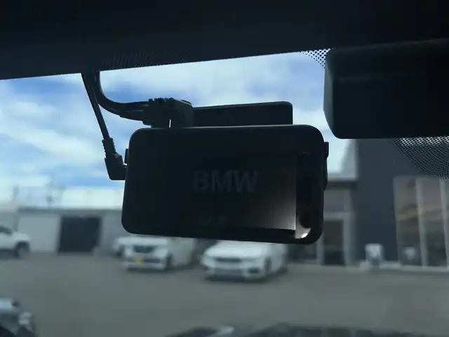 ＢＭＷ ３２０ｉ ツーリング Mスポーツ 滋賀県 2022(令4)年 2.5万km サファイアブラックP ドライビングアシストプロフェッショナル/・ACC(ストップ&ゴー機能付)/・ステアリング&レーンコントロールアシスト/・レーンディパーチャーウォーニング/・レーンチェンジウォーニング/・衝突回避・被害軽減ブレーキ/・クロストラフィックウォーニング(フロント&リヤ)/BMWライブコックピット/・12.3インチ マルチディスプレイメーターパネル/・10.25インチ ワイドコントロールディスプレイ/・HDDナビゲーションシステム/オートマチックテールゲート/コンフォートアクセス/電動フロントシート/フロントシートヒーティング/アダプティブLEDヘッドライト/ハイビームアシスタント/パーキングアシスト/リヤビューカメラ/PDC/オートライト/レインセンサー/自動防眩ルームミラー /アンビエントライト/ワイヤレスチャージング/ルームミラー内蔵ETC　/ドライブレコーダー