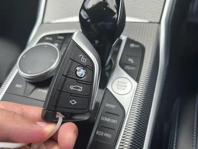 ＢＭＷ ３２０ｉ ツーリング Mスポーツ 滋賀県 2022(令4)年 2.5万km サファイアブラックP ドライビングアシストプロフェッショナル/・ACC(ストップ&ゴー機能付)/・ステアリング&レーンコントロールアシスト/・レーンディパーチャーウォーニング/・レーンチェンジウォーニング/・衝突回避・被害軽減ブレーキ/・クロストラフィックウォーニング(フロント&リヤ)/BMWライブコックピット/・12.3インチ マルチディスプレイメーターパネル/・10.25インチ ワイドコントロールディスプレイ/・HDDナビゲーションシステム/オートマチックテールゲート/コンフォートアクセス/電動フロントシート/フロントシートヒーティング/アダプティブLEDヘッドライト/ハイビームアシスタント/パーキングアシスト/リヤビューカメラ/PDC/オートライト/レインセンサー/自動防眩ルームミラー /アンビエントライト/ワイヤレスチャージング/ルームミラー内蔵ETC　/ドライブレコーダー