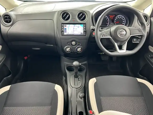 日産 ノート X 三重県 2018(平30)年 1.9万km スーパーブラック 禁煙車　/アラウンドビューモニター　/スマートルームミラー　/純正７型ナビ　/CD/フルセグTV/BT/AM/FM/ＥＴＣ　　/クリアランスソナー　/オートライト　/エマージェンシーブレーキ　/ステアリングリモコン　/スマートキー/取説・保証書/スペアキーあり