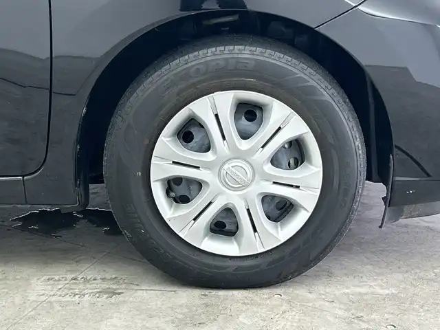 日産 ノート X 三重県 2018(平30)年 1.9万km スーパーブラック 禁煙車　/アラウンドビューモニター　/スマートルームミラー　/純正７型ナビ　/CD/フルセグTV/BT/AM/FM/ＥＴＣ　　/クリアランスソナー　/オートライト　/エマージェンシーブレーキ　/ステアリングリモコン　/スマートキー/取説・保証書/スペアキーあり