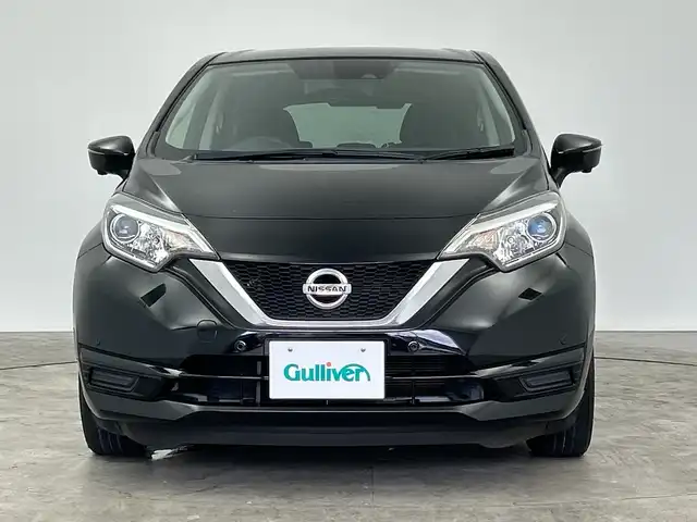 日産 ノート X 三重県 2018(平30)年 1.9万km スーパーブラック 禁煙車　/アラウンドビューモニター　/スマートルームミラー　/純正７型ナビ　/CD/フルセグTV/BT/AM/FM/ＥＴＣ　　/クリアランスソナー　/オートライト　/エマージェンシーブレーキ　/ステアリングリモコン　/スマートキー/取説・保証書/スペアキーあり