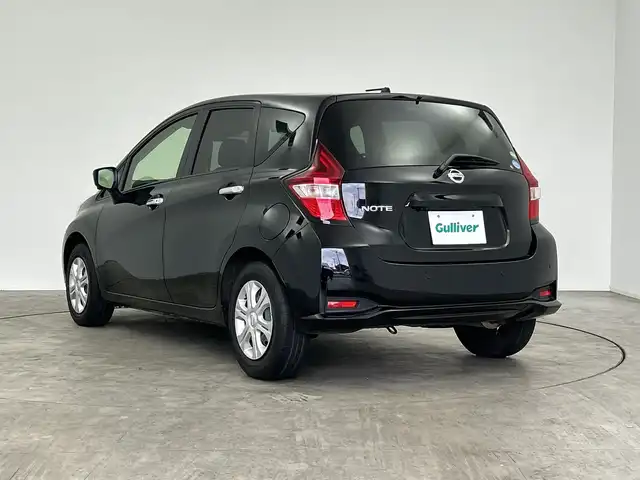 日産 ノート X 三重県 2018(平30)年 1.9万km スーパーブラック 禁煙車　/アラウンドビューモニター　/スマートルームミラー　/純正７型ナビ　/CD/フルセグTV/BT/AM/FM/ＥＴＣ　　/クリアランスソナー　/オートライト　/エマージェンシーブレーキ　/ステアリングリモコン　/スマートキー/取説・保証書/スペアキーあり
