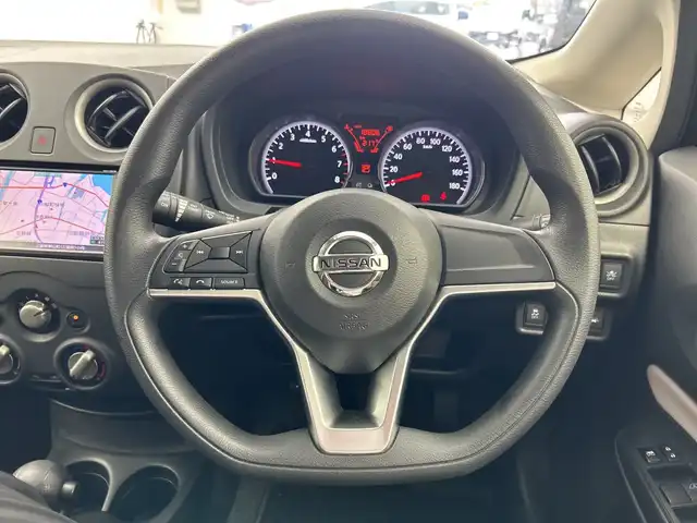 日産 ノート X 三重県 2018(平30)年 1.9万km スーパーブラック 禁煙車　/アラウンドビューモニター　/スマートルームミラー　/純正７型ナビ　/CD/フルセグTV/BT/AM/FM/ＥＴＣ　　/クリアランスソナー　/オートライト　/エマージェンシーブレーキ　/ステアリングリモコン　/スマートキー/取説・保証書/スペアキーあり