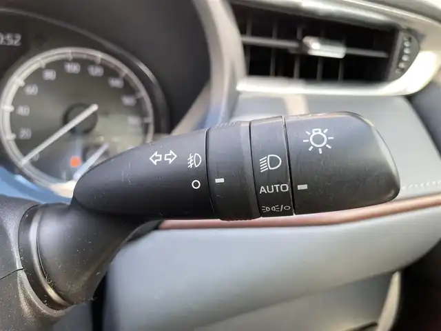 トヨタ ハリアー Z 石川県 2020(令2)年 4.9万km ホワイトパールクリスタルシャイン 純正メモリーナビ/フルセグTV/パノラマモニター/LEDヘッドライト/ビルトインETC/純正アルミホイール/パワーバックドア/ブラインドスポットモニター/デジタルミラー/ハーフレザーシート/トヨタセーフティセンス/レーダークルーズ/JBLサウンド/オートライト